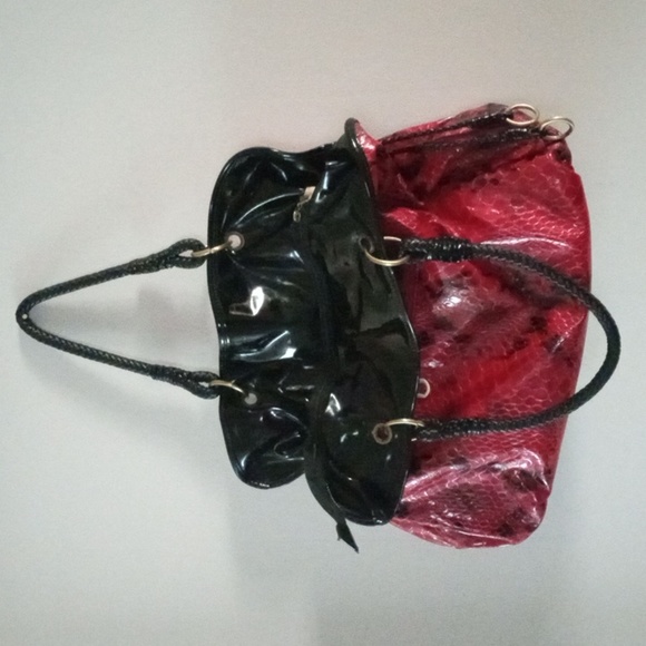 🍒Red and Black Tote Bag | LUCK Brand | Full zipper closure | Large carryall - Picture 5 of 11